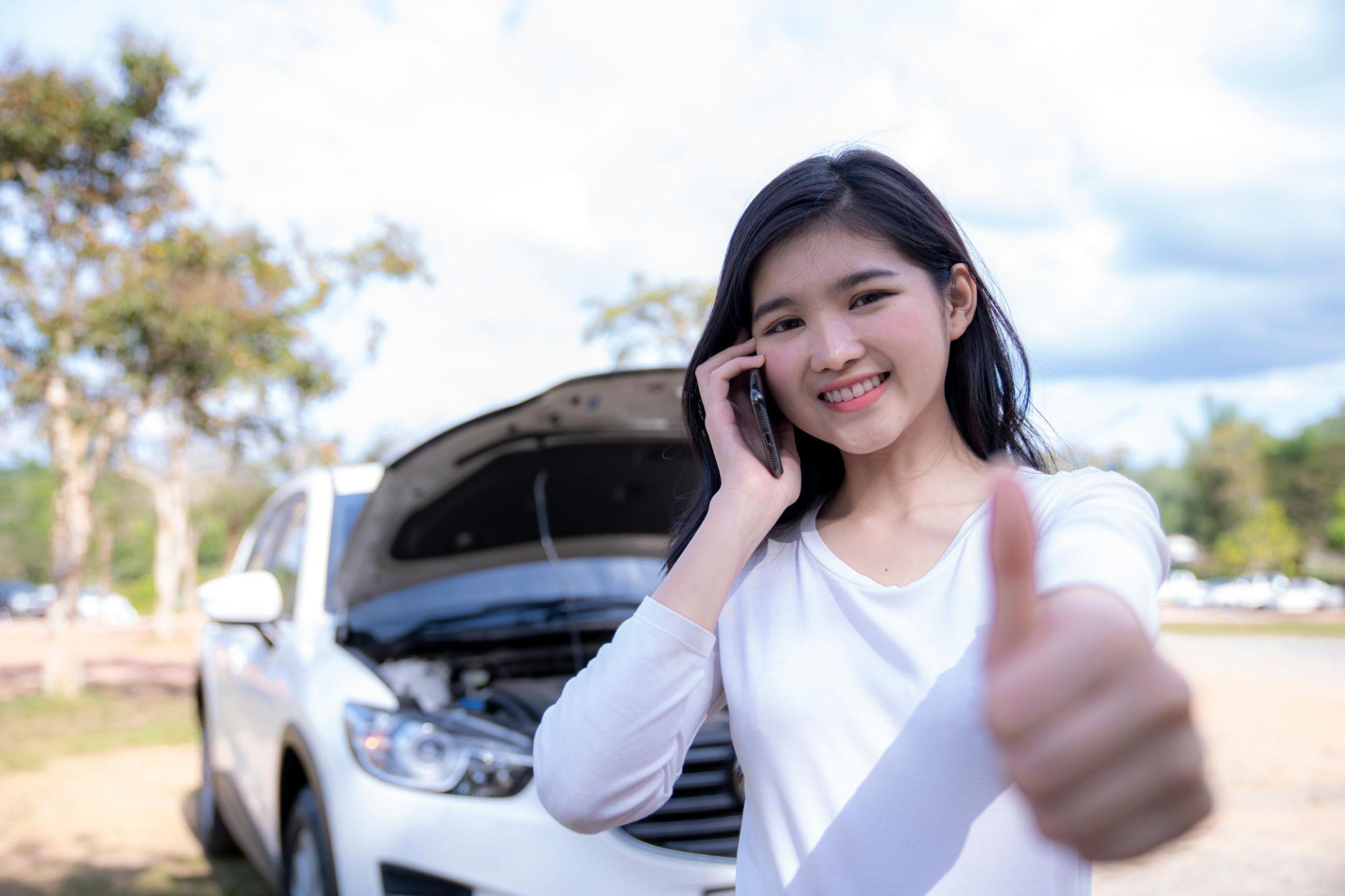 Customer giving a thumbs up at Butler's Collision